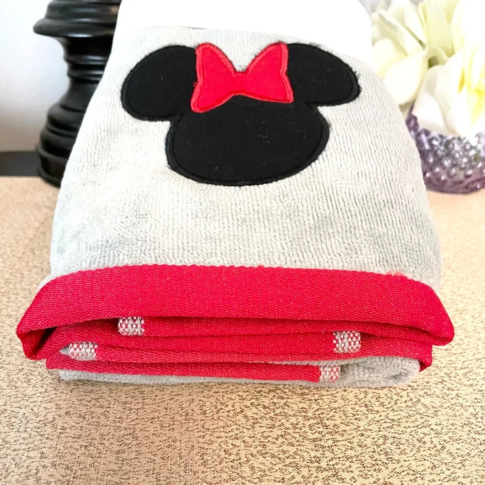 NWT Set of 2 MINNIE MOUSE Hand Towels
